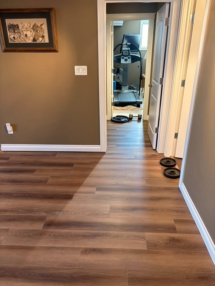 Hallway · walnut vinyl click