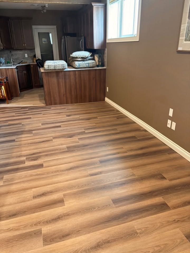 Open living & kitchen · walnut vinyl click