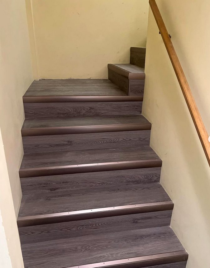 Grey vinyl click stairs